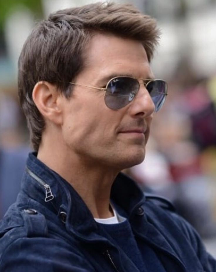 Tom Cruise e a Eterna Busca Pela Juventude: Explorando Possíveis Reflexões do Mewing na Aparência de Tom Cruise